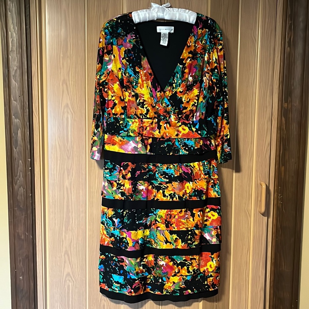 London Style 3/4 sleeve tiered dress. Size 16. Black with abstract floral print